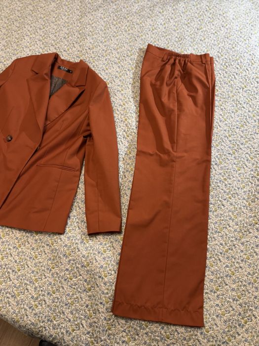 Продам женский костюм