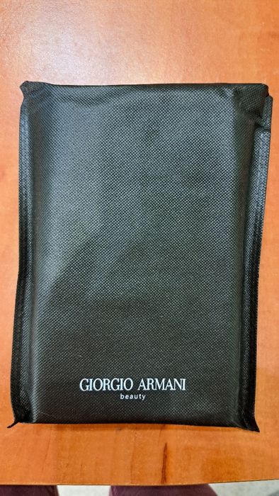 Чантата Giorgio Armani