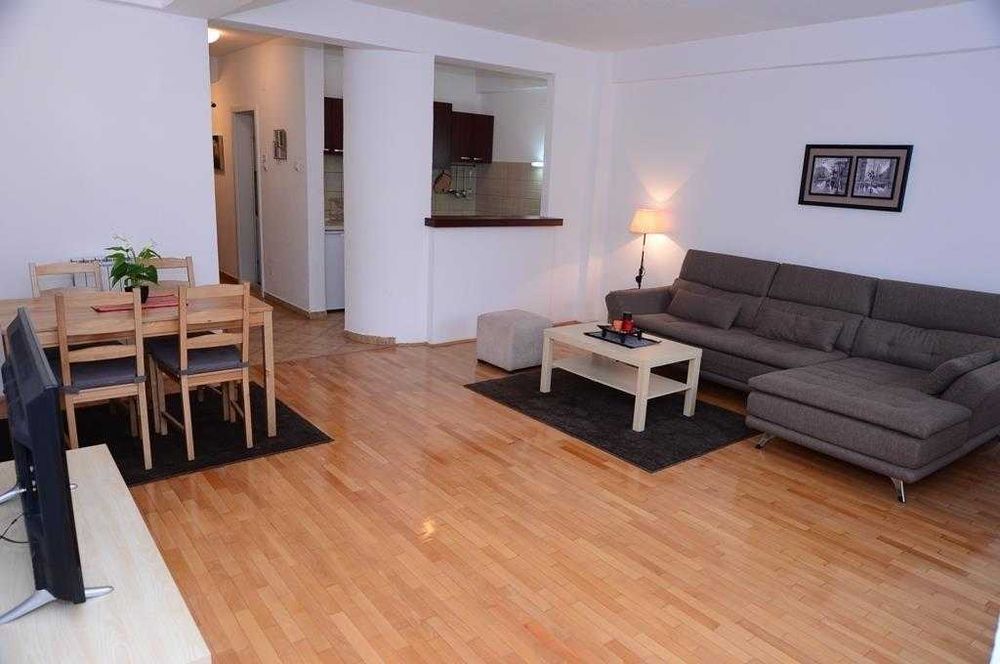 Дава се под наем Тристаен апартамент в Пловдив, Остромила - 88 кв.м за 280.5 € - Снимка #1