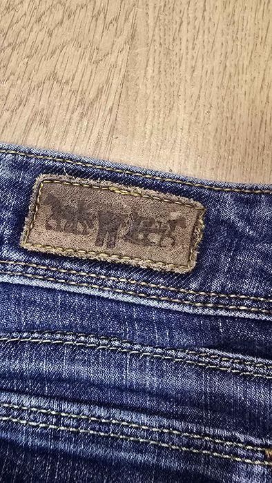 Blugi Levi’s 570 Straight Fit Damă - Denim Calitativ
