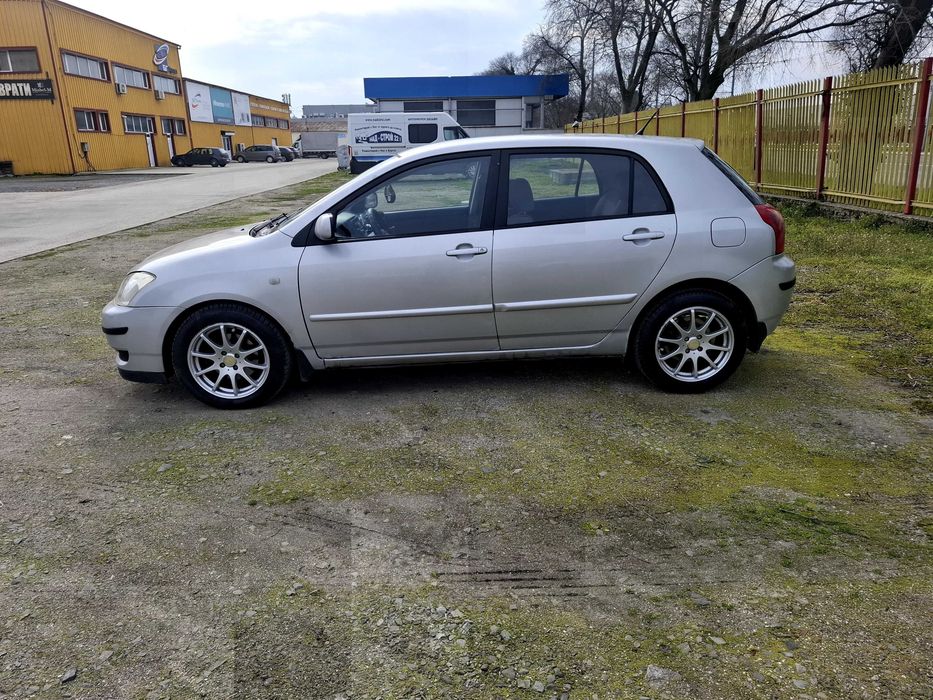Toyota korolla автомобил