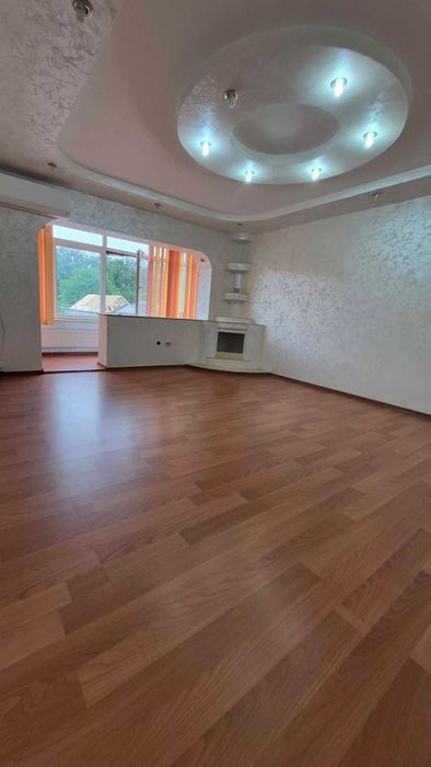 Apartament 3 camere decomandat in Onesti, zona Mall, etaj 2/4, 80mp.