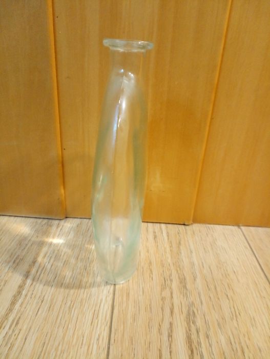 Овальная бутылка