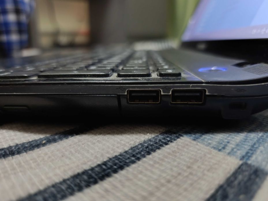 Ноутбук Samsung NP300E5X