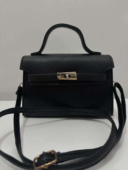 Маленькая черная сумка