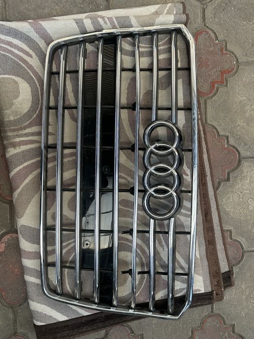 Решетка радиатора Audi Ауди А8 оригинал