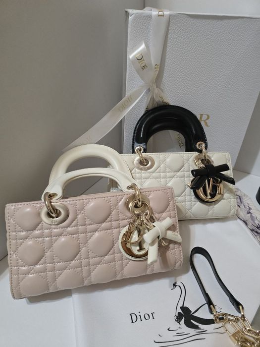 Налична чанта Dior D-Joy