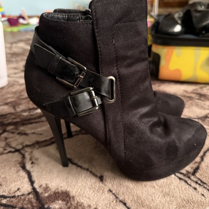 Обувки велур на висок ток