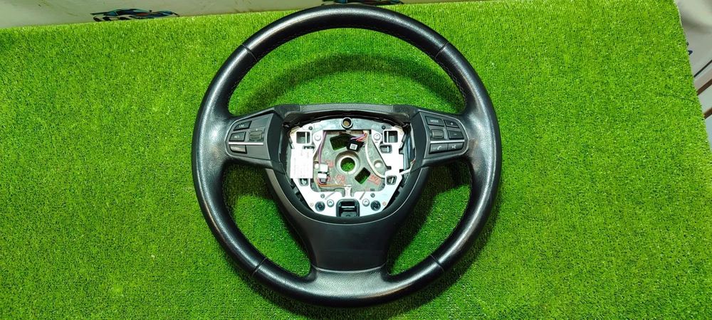 VOLAN PIELE CU COMENZI BMW SERIA 5 F10 / F11 2010–2013 / COD OEM 32336790886 (4C2)