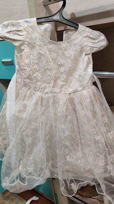 Продам праздничн платья 2000