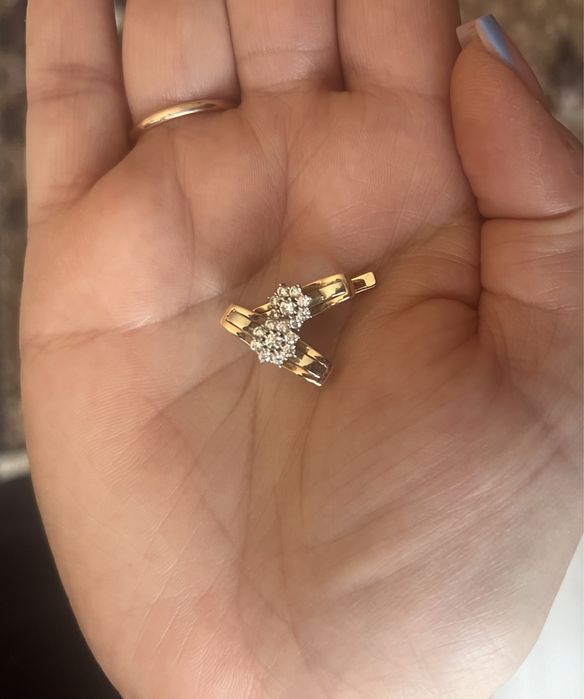 Продаю золотые серьги