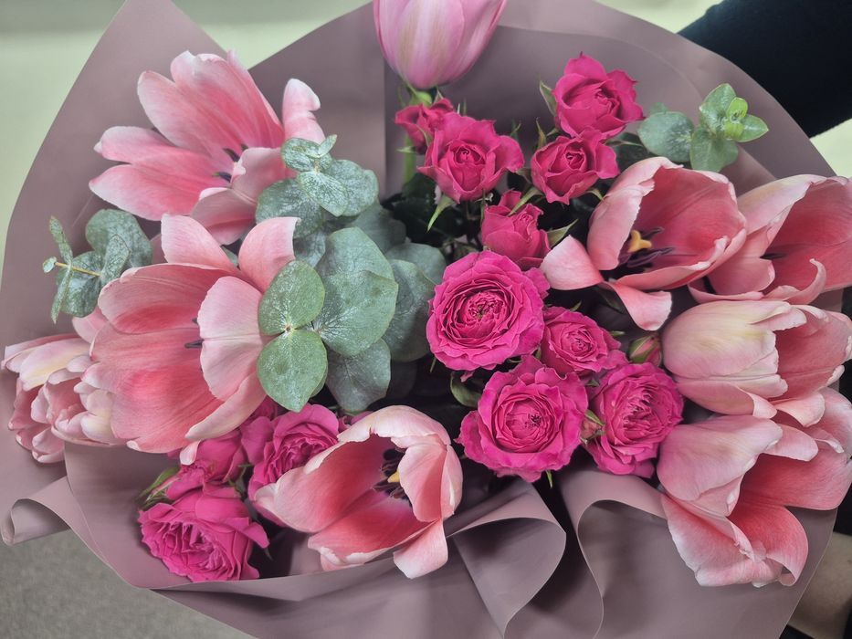 Свежие цветы продам. Тюльпаны и розы