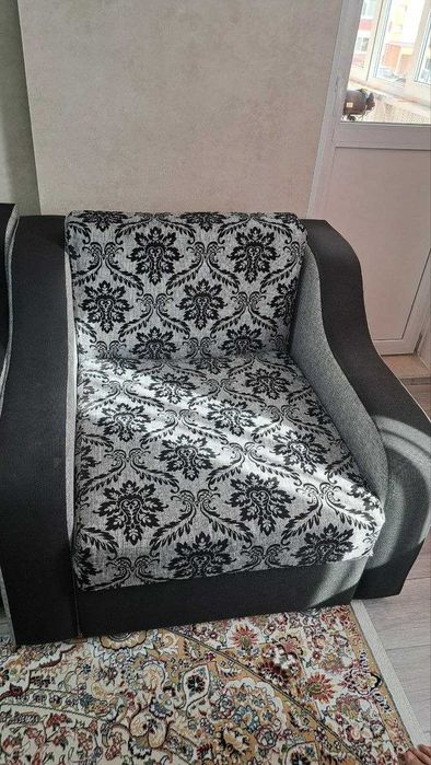 Диван с 1 кресло  и подушками