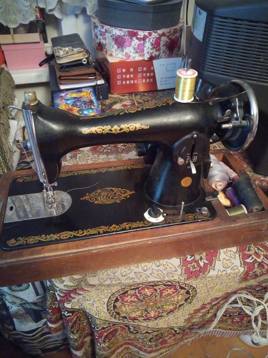 Продам  швейную машину