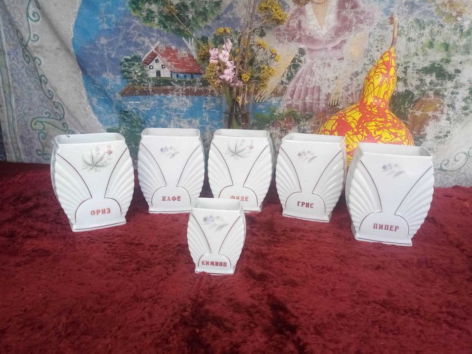 Стари/ретро порцеланови буркани за подправки