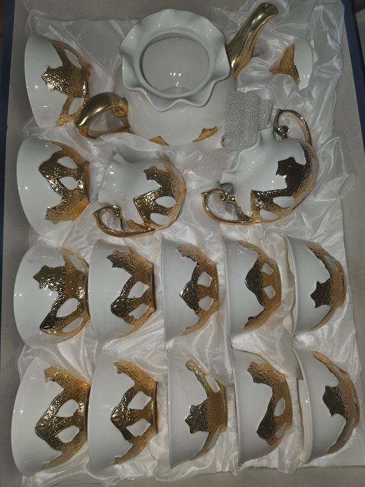 Продам чайный сервиз на 12 персон