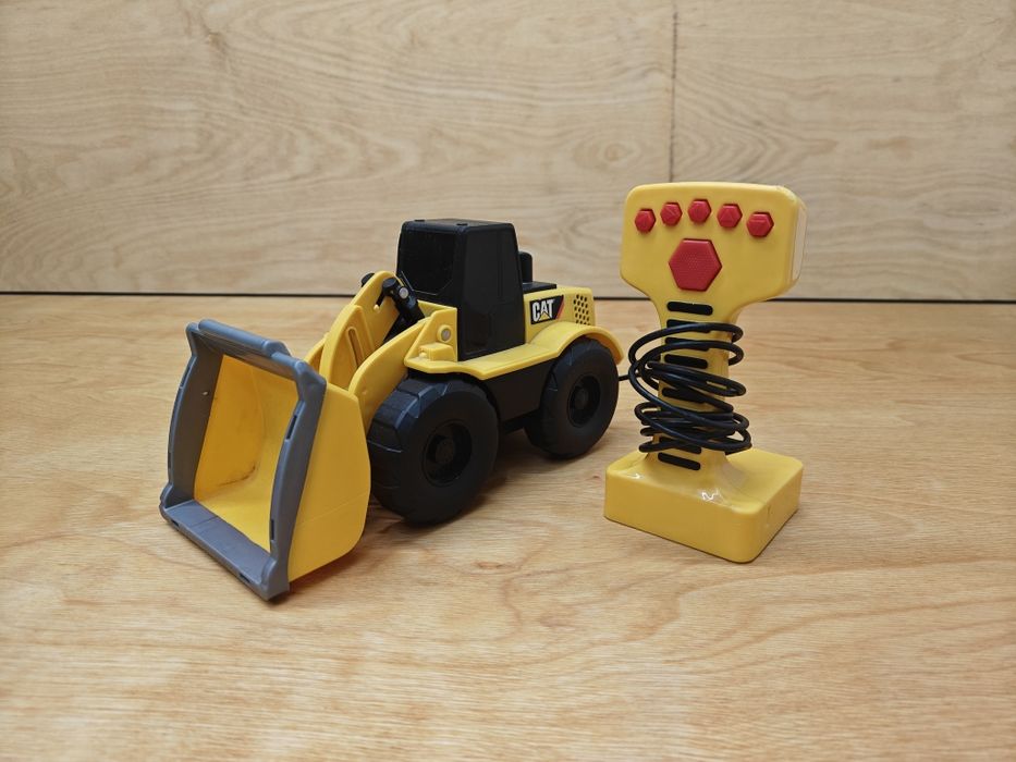 Камион и фадрома(багер) с диснационно, боклукчийски камион и бетоновоз