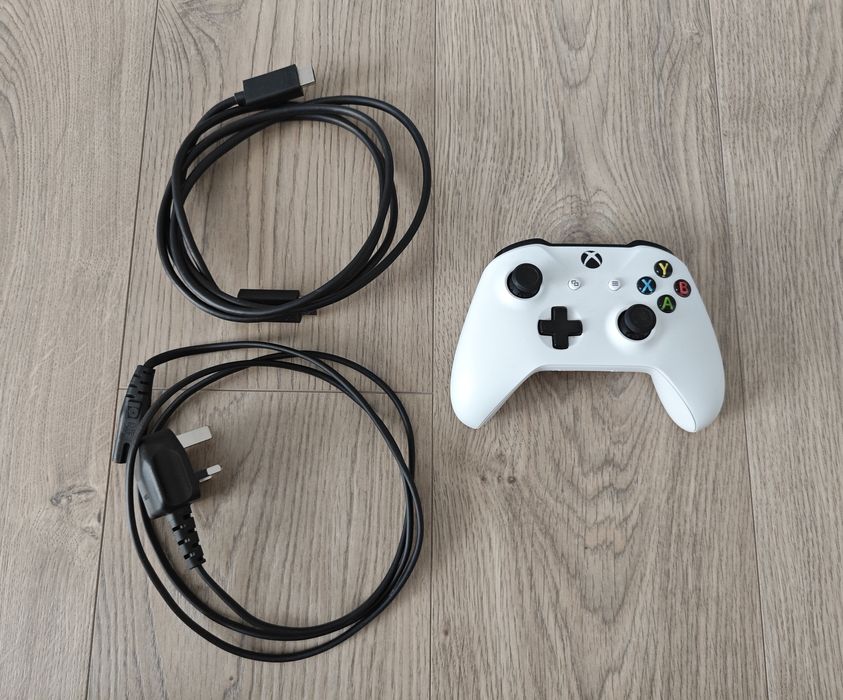 Игровая консоль Xbox One S на 1ТБ