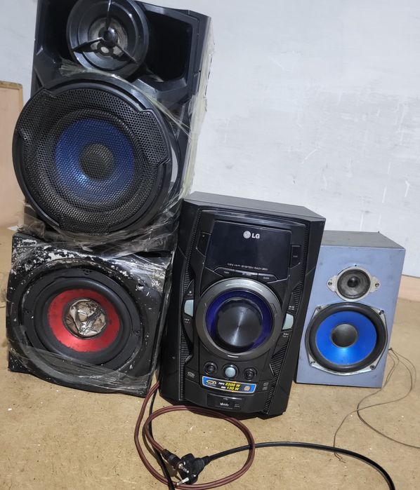 Продам муз центр LG.