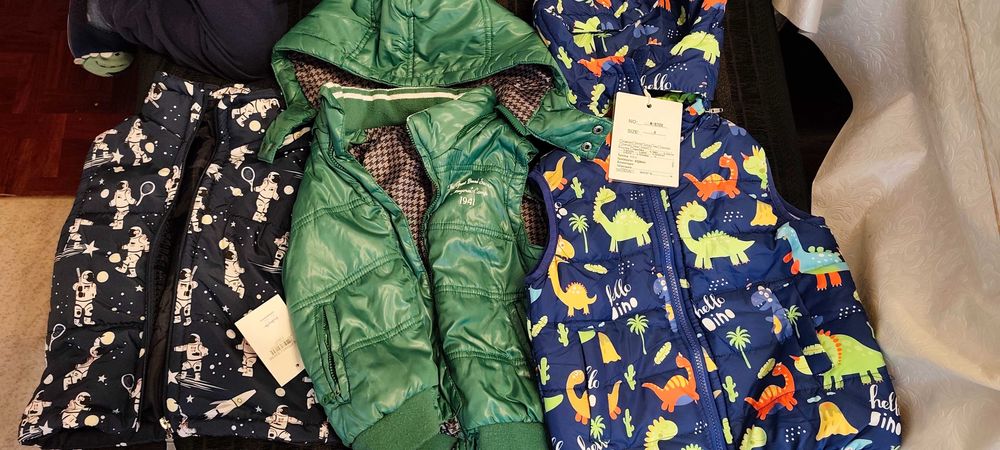 Детски елеци нови