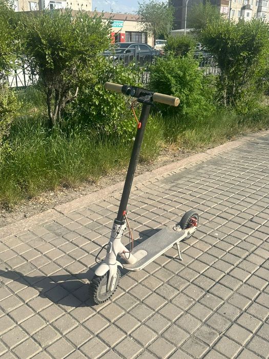 Продам электро самакат ксиоми