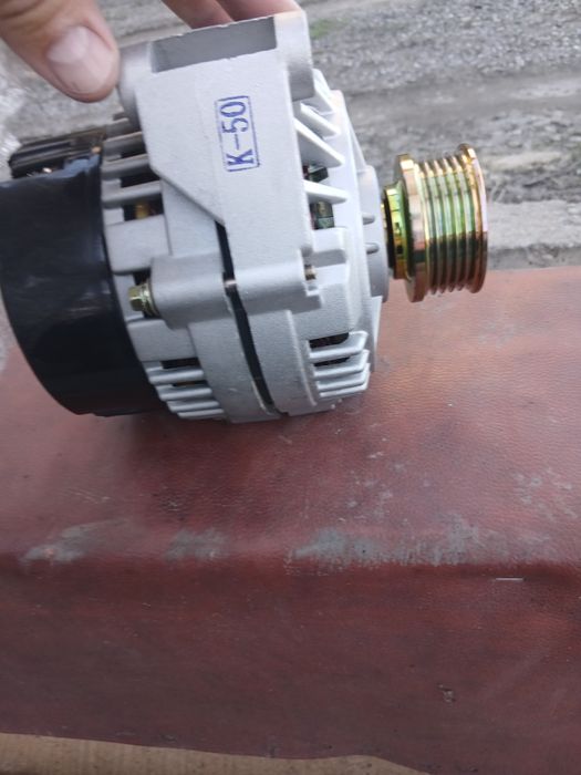 Продам генератор на шевролет ниву