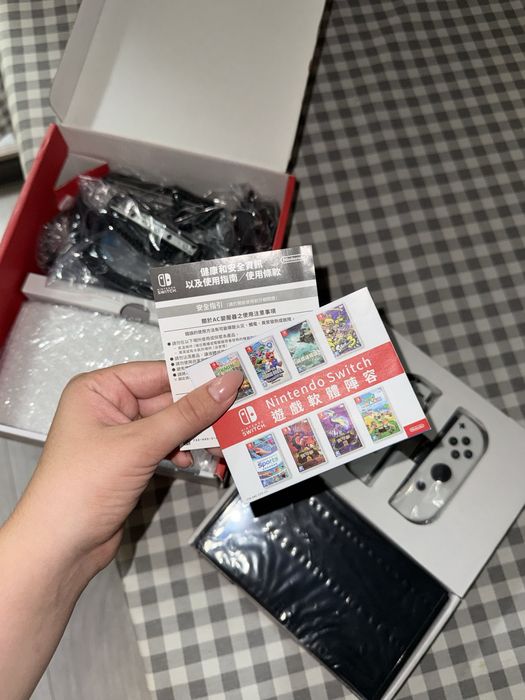 Nintendo Switch OLED (белого цвета)