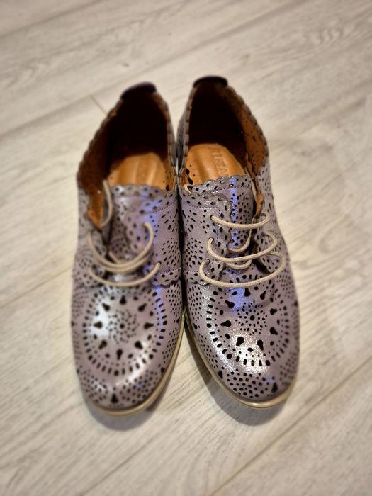 НОВИ Дамски обувки 36 номер Ест.кожа