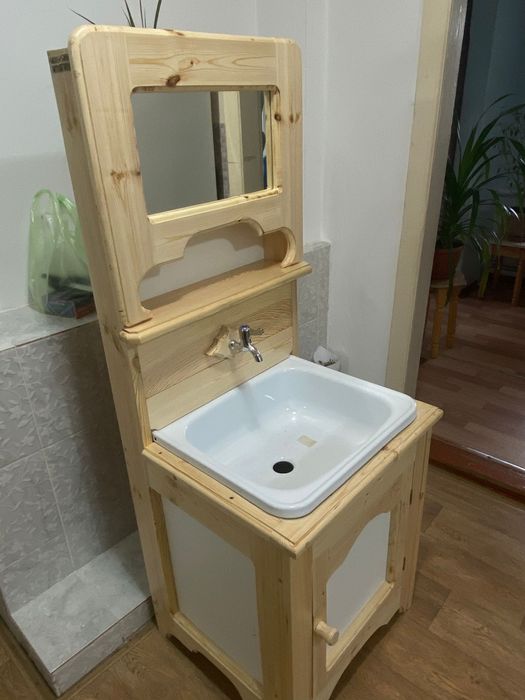 Деревянный умывальник  без  раковины