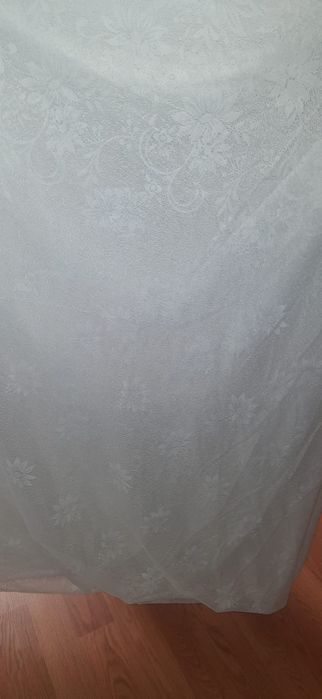 Perdea alba de camera