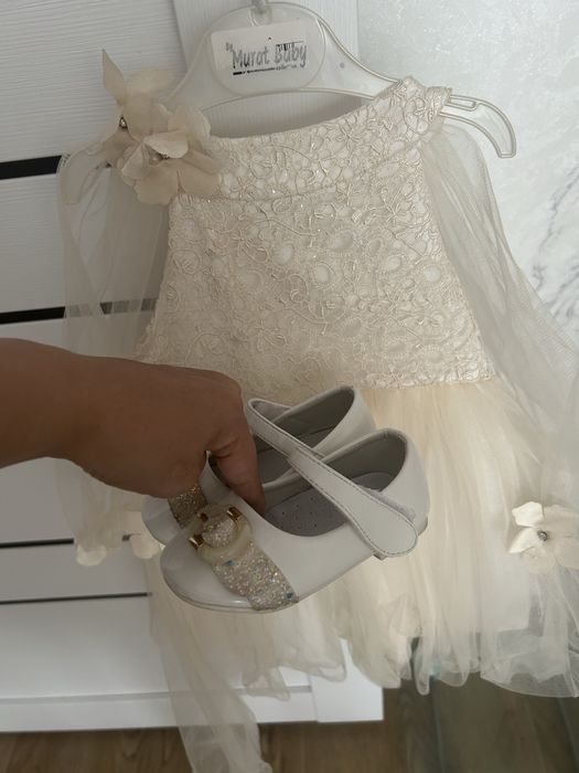 Платье размер 98 вместе туфлями