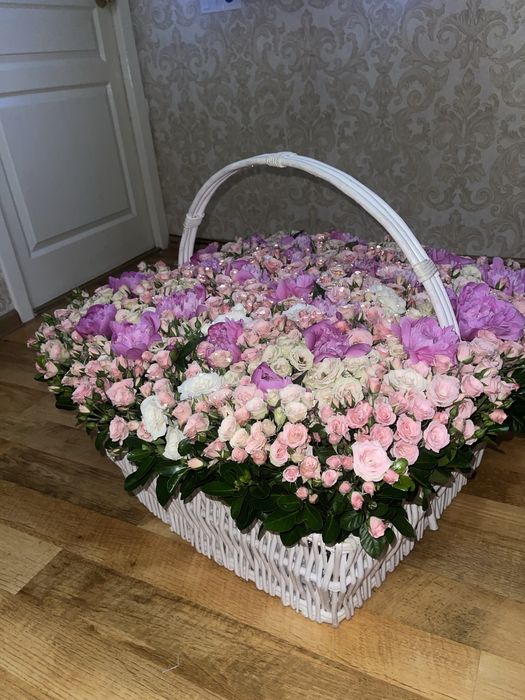 Букет цветов в корзине