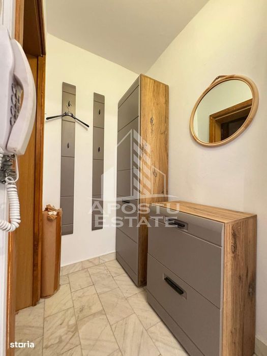 Apartament cu 3 camere, decomantat, etajul 2 , zona Spitalul Judetean