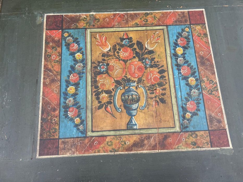 Masă veche de colecție