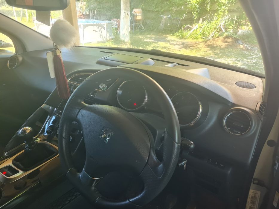 Peugeot 3008 2011