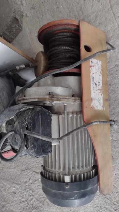 Продавам телфер 1000кг.