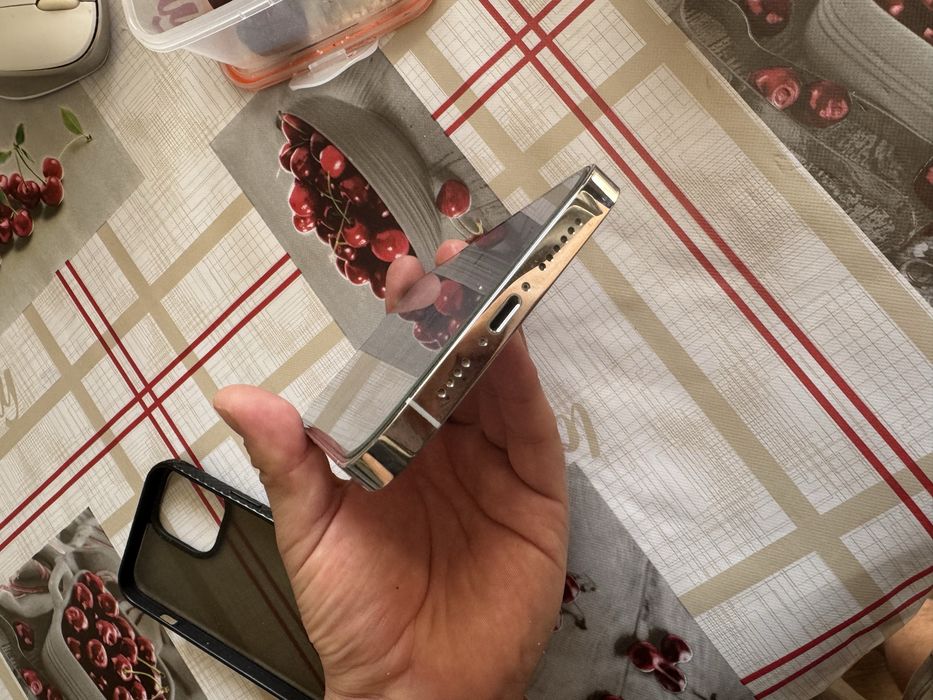 Продам Iphone 13pro max 256 гб white