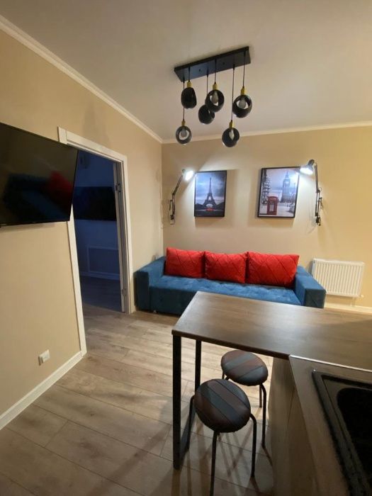 Сдам 1 ком. дизайнерскую квартиру центр ярмарка вокзал артур почасам