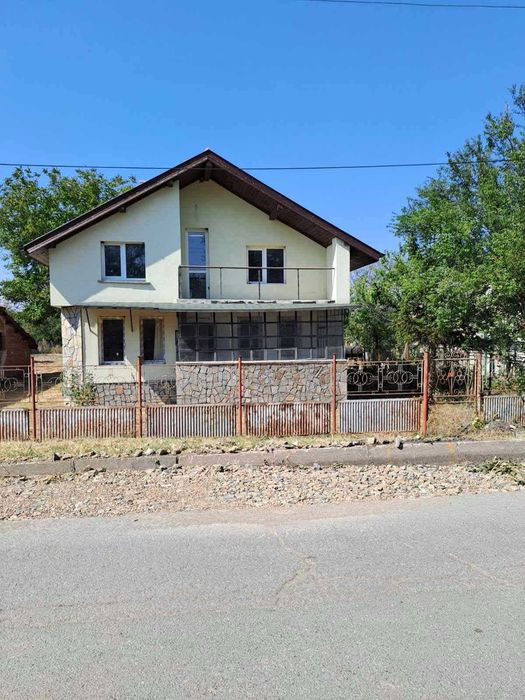 Селски имот намиращ се в село Ливада, област Бургас