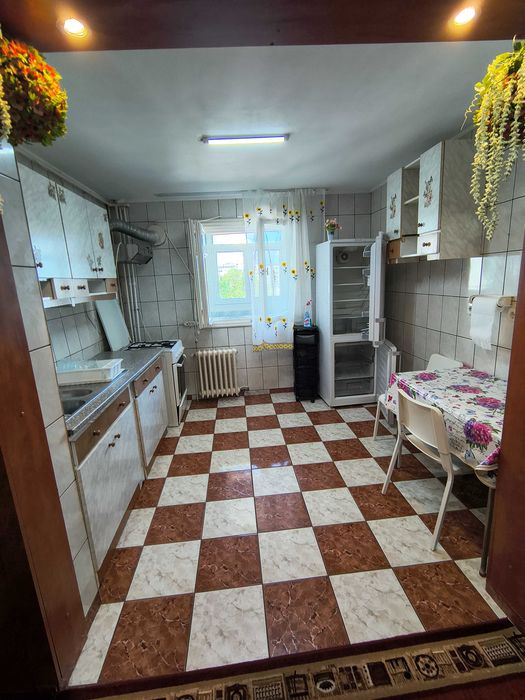 Închiriez 2 camere decomandate,mobilate, 2000 lei,Calea Rahovei, liber.