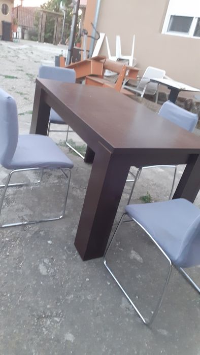 Vând 3 mese cu 4 și 6 scaune