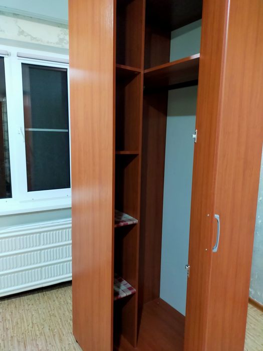 Продам угловой шкаф.