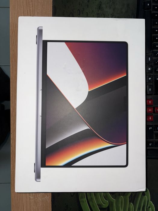MacBook Pro 14" (2021) M1 Pro | 16GB RAM | 512GB SSD | Accesorii