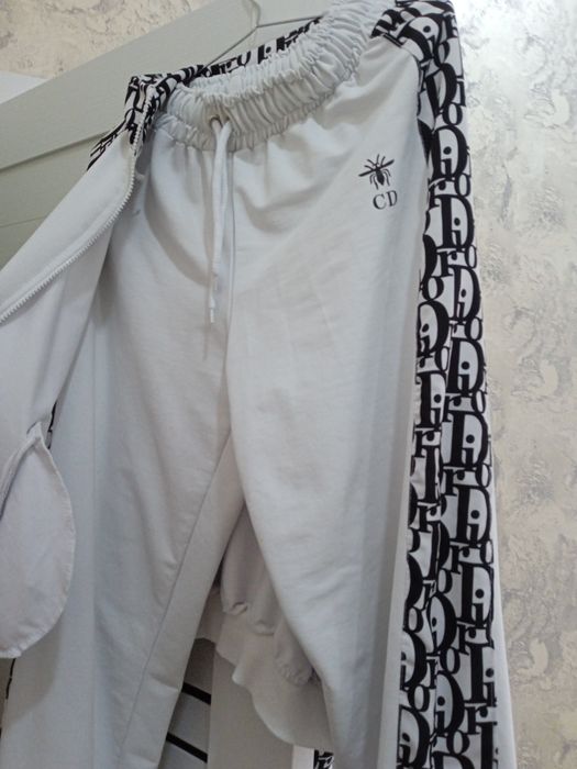 Dvoyka oq rang material yumshoq