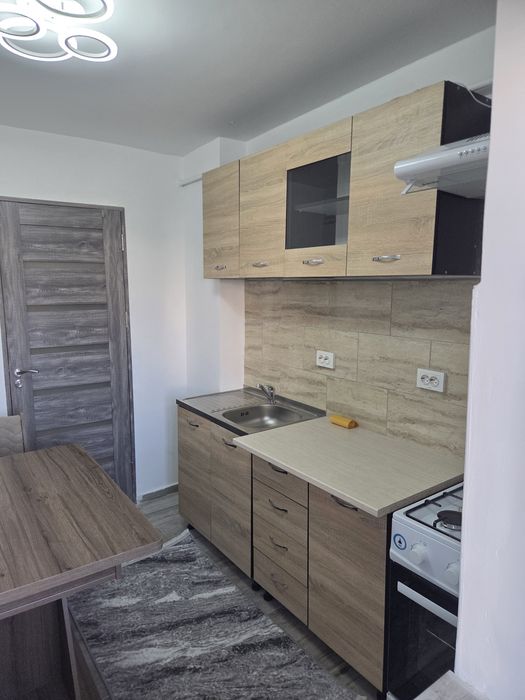 Închiriez apartament cu 2 camere în Rovine