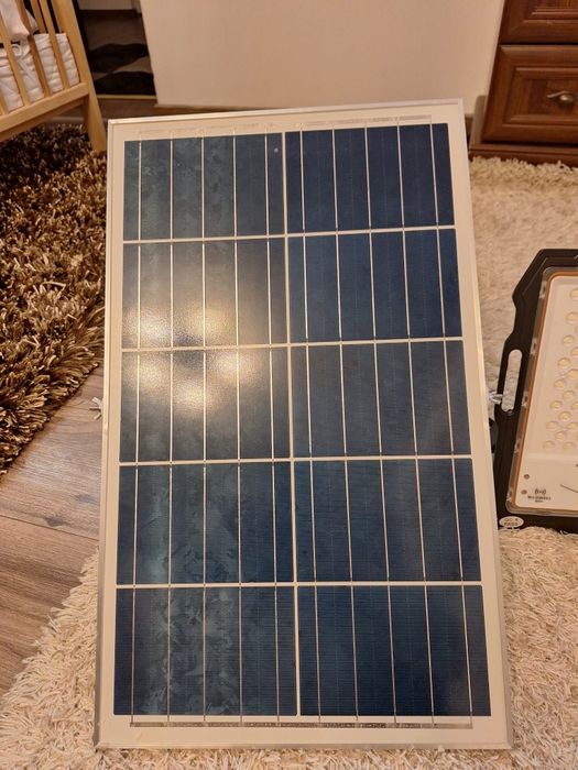 Vand Lampa solara  300 w cu panou . Camera