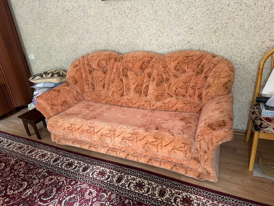Продам диван и 2 кресла.
