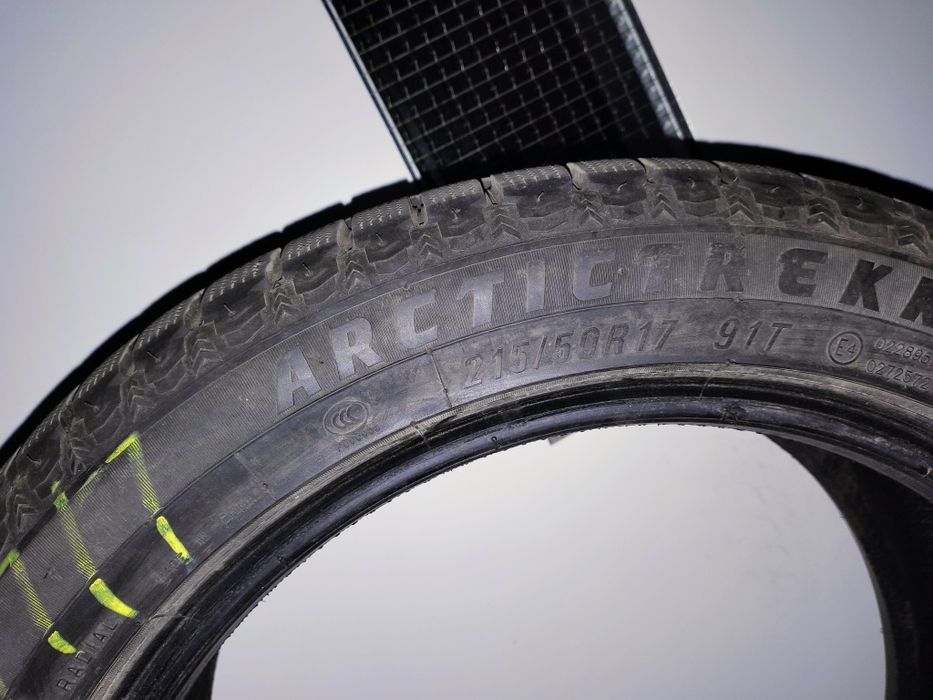 Maxxis 215/50/17 почти новые