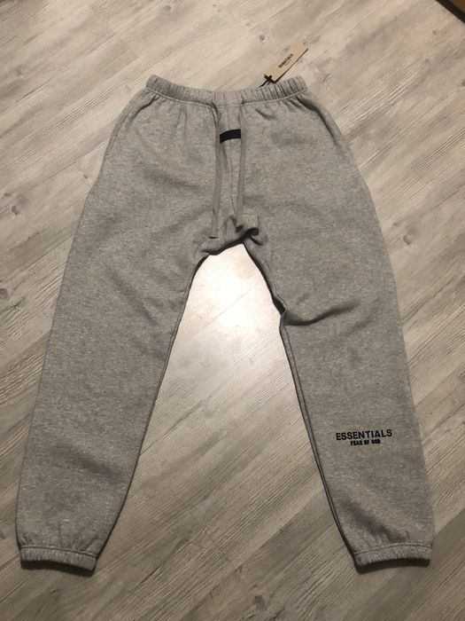 Pantaloni Essentials Gri