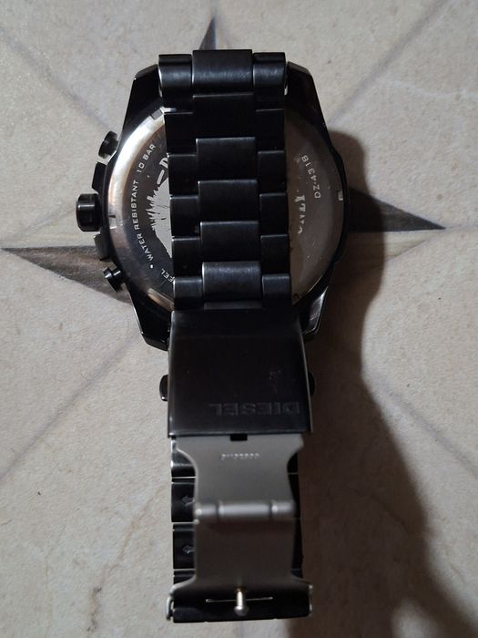 Часы фирмы DIESEL.